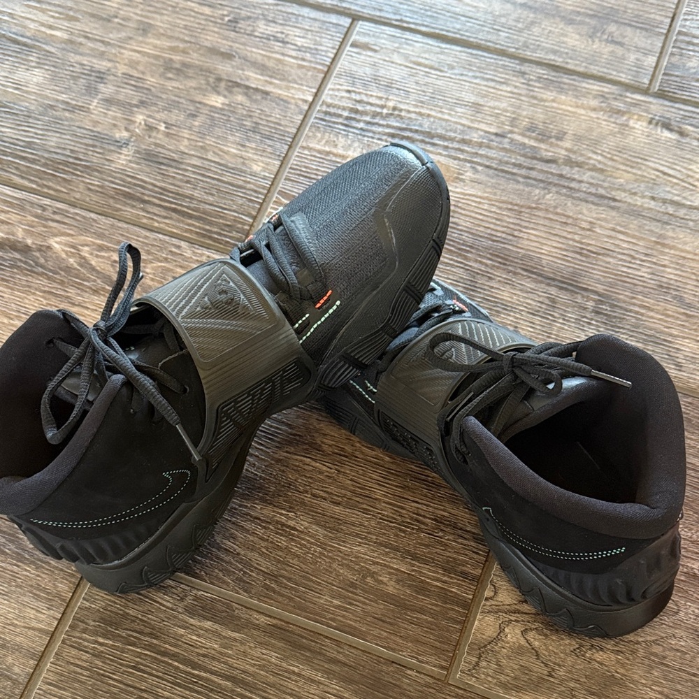 Nike Black Men's Athletic Shoes